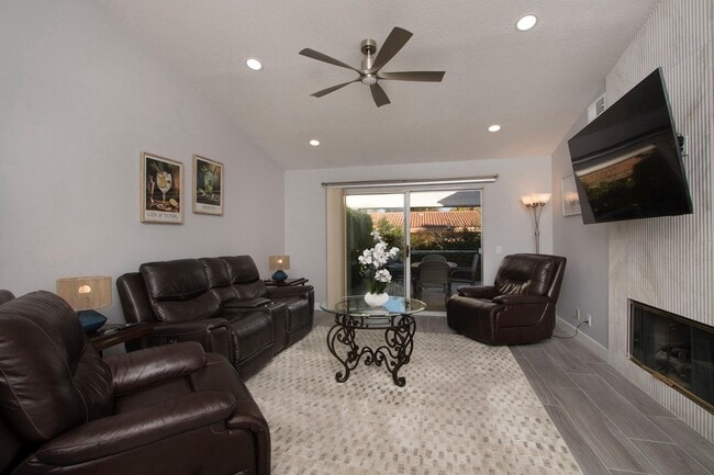 Photo - 164 Desert Falls Dr E