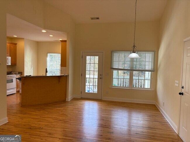 Photo - 74 Lockerbie Ct Unit 202