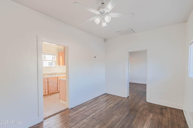 Photo - 2032 W Adams St Unit 3