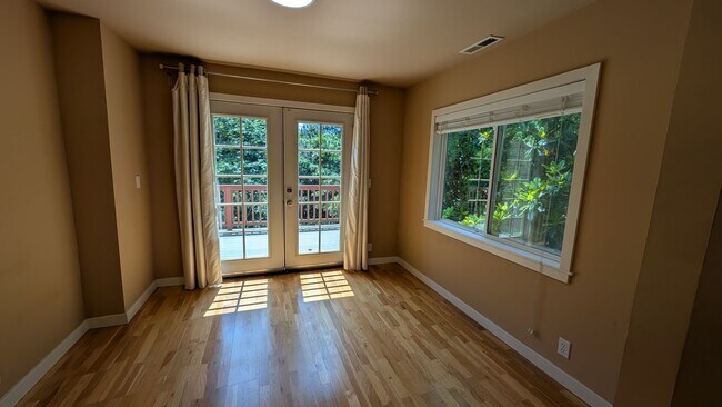 Photo - Charming Kirkland Bungalow with Lake Views!