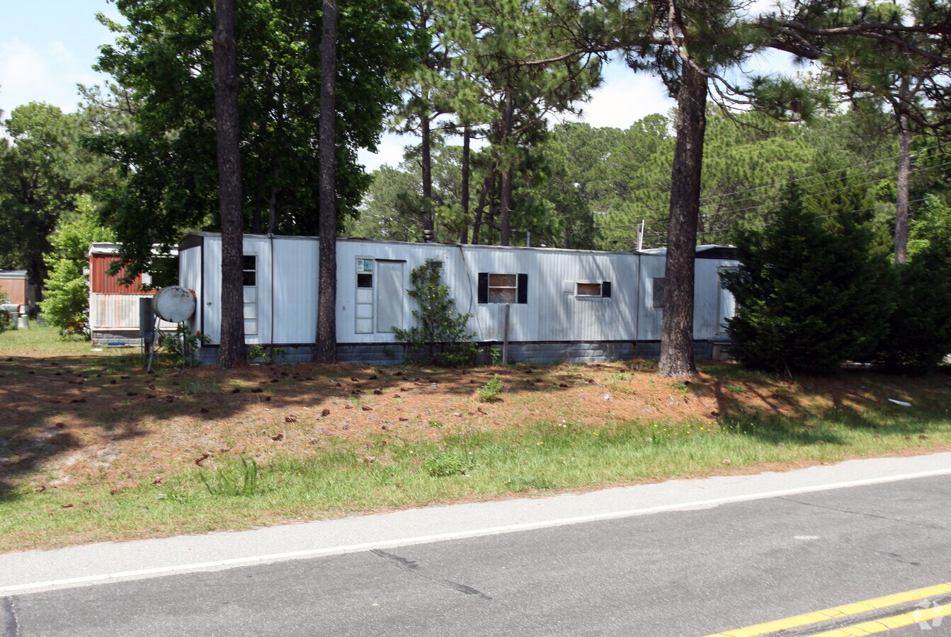 Photo - Colonial Village Trailer Park Apartments