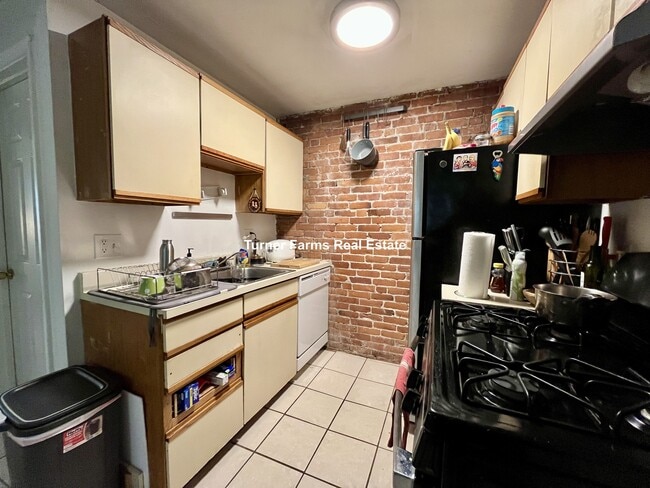 Building Photo - 66 Murdock St Unit 1