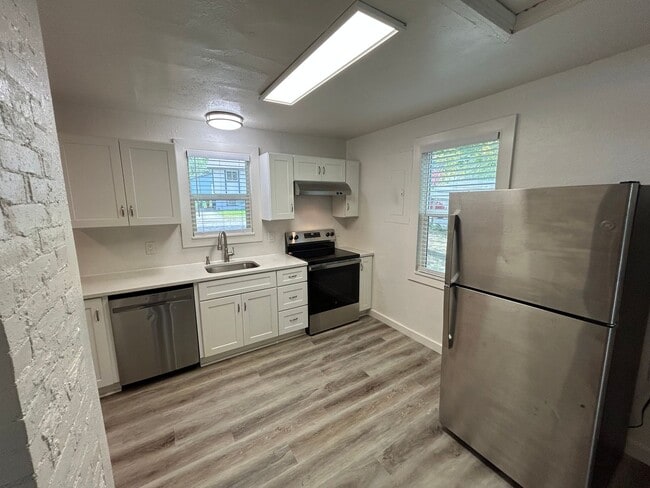 Photo - Cute 3 Bedroom, 1 Bathroom Home in Sunset Hill!
