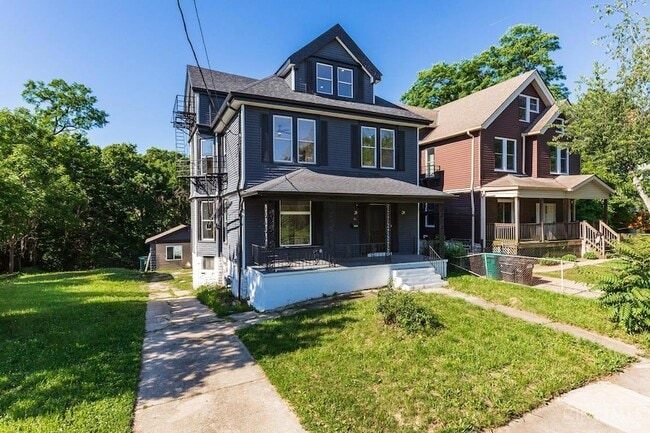 Photo - 871 Hutchins Ave