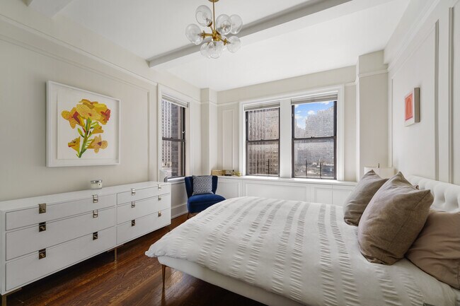 Photo - 157 E 72nd St