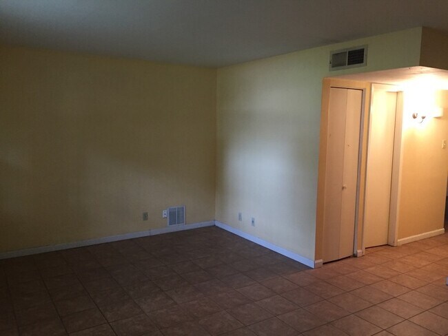 2 Bedroom Duplex in SE San Antonio - PECAN VALLEY