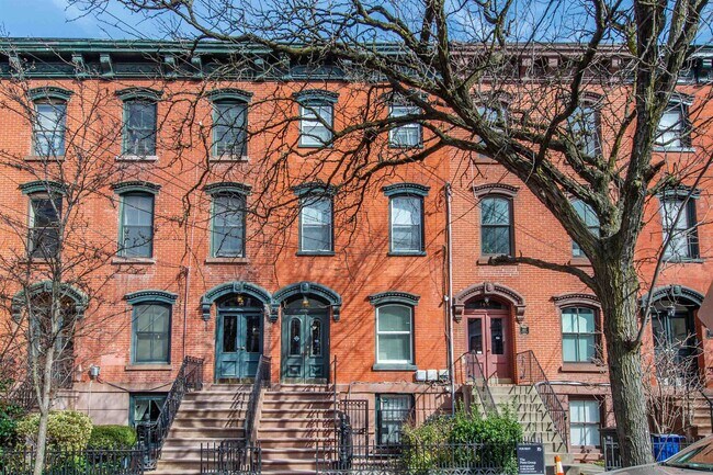 Building Photo - 146 Sussex St Unit 1