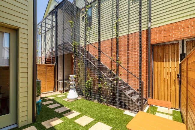 Photo - 3010 Sorin St Unit B