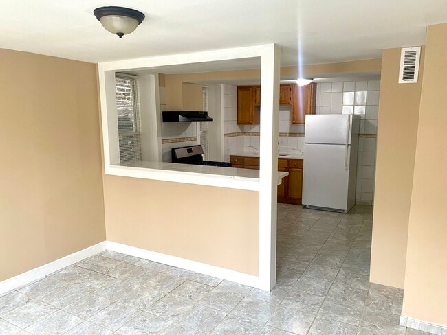 829 W 33rd St