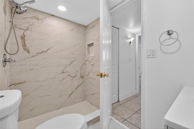 Building Photo - 606 W 81st St Unit 302