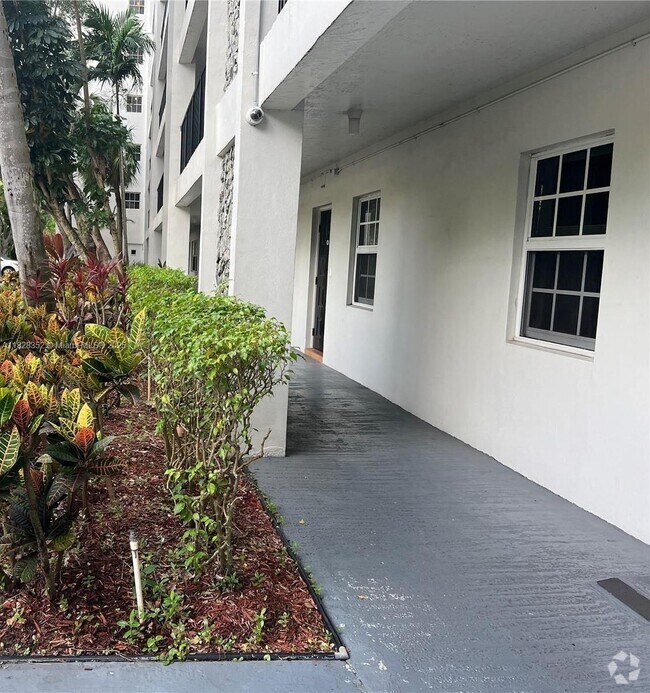 Building Photo - 2900 N Course Dr Unit 107 Rental