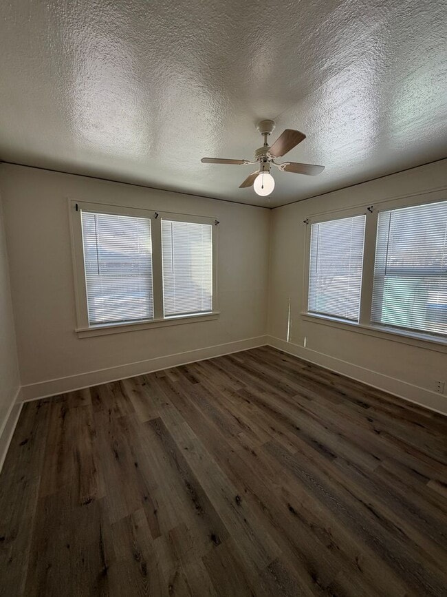 Photo - Large 3 bed 2 bath located close to downtown