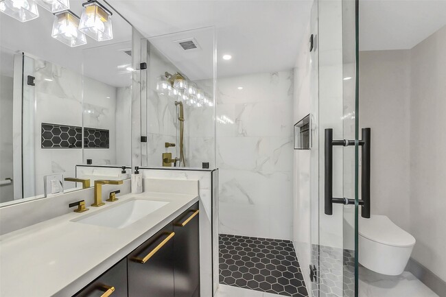 Building Photo - 1111 Caroline St Unit 2903