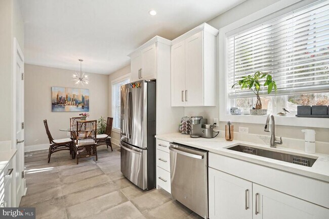 Photo - 1555 Rivertown Pl