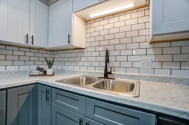 2 BED | 1 BATH -Kitchen