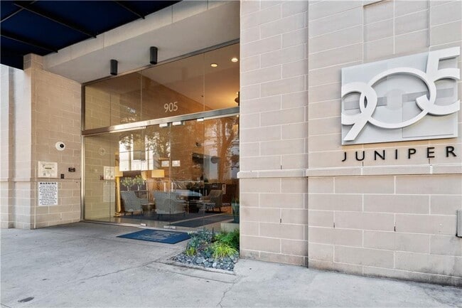 Building Photo - 905 Juniper St NE Unit 111 Rental