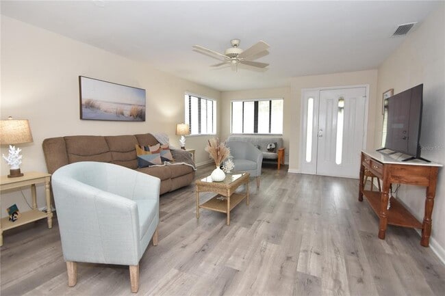 Photo - 18 Covington Ln