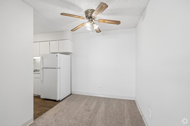 Amethyst 2BR, 1BA - 794SF - Dining Room
