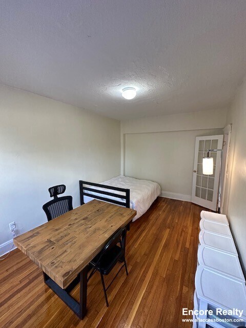 65 Chiswick Rd