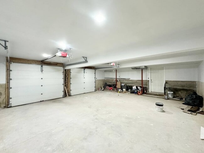 Building Photo - 76 Trottingham Ct