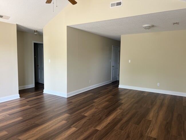 Building Photo - 25585 Nick Davis Rd Unit #9