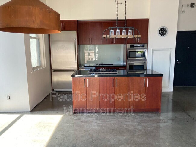 Photo - 411 W 5th St Unidad 1230