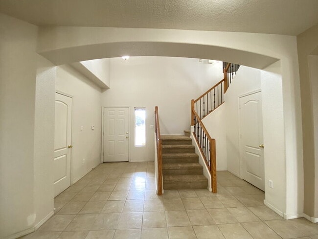 Photo - Large 5BR/2Story w/Balcony - Northern Meadows