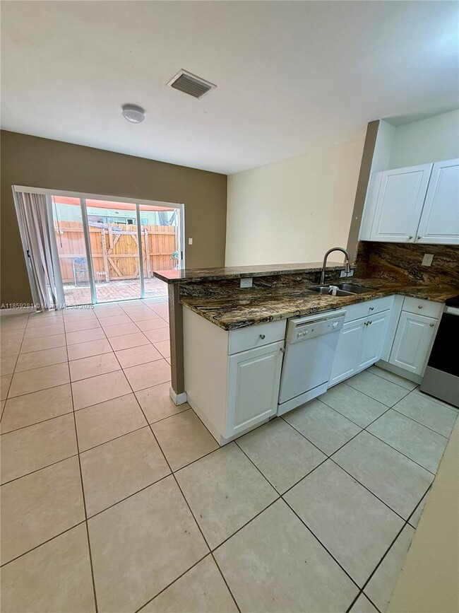 Photo - 1575 NE 33rd Ave