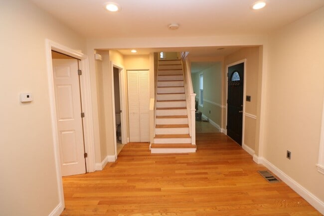 Photo - 254 Broadway