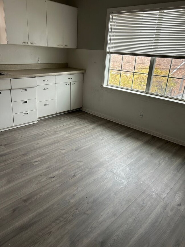 Building Photo - 901 Columbia St Unit 406 W 9th