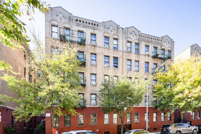 24 Thayer Street