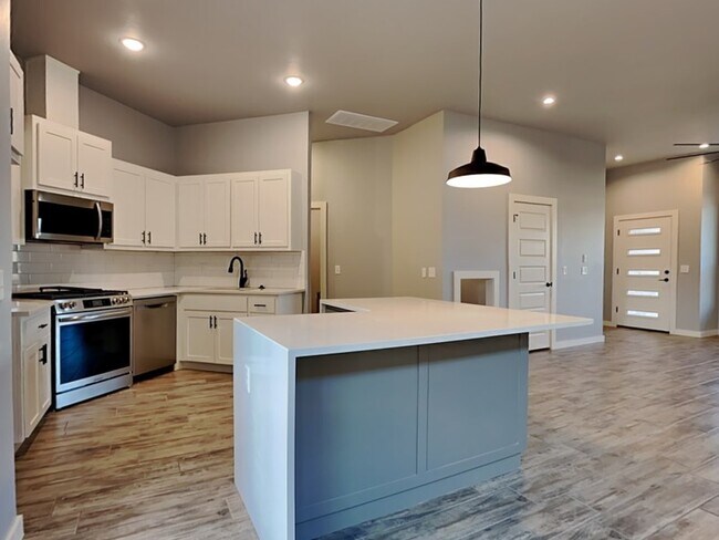 Photo - 312 W 3rd St