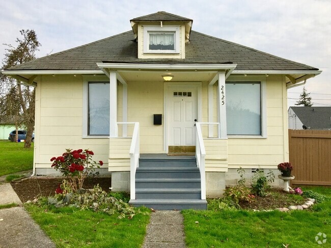 Building Photo - 2425 State St Rental