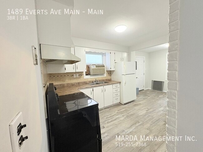 Photo - SPACIOUS 3BEDROOM/1BATH MAIN FLOOR UNIT + HYDRO & GAS Unité Main