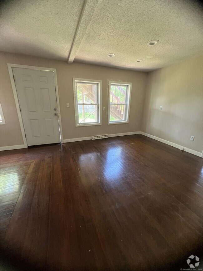 Building Photo - 239 Elm St Rental