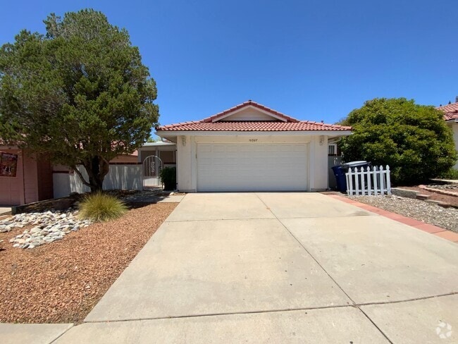 Building Photo - 3 Bedroom Single Story Home Available Near...