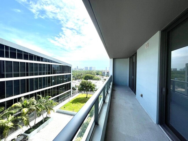 Photo - 2960 NE 207th St