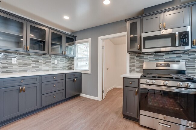 627 Kitchen Cabinets - 625 W. 92nd St Unit 627 Rental