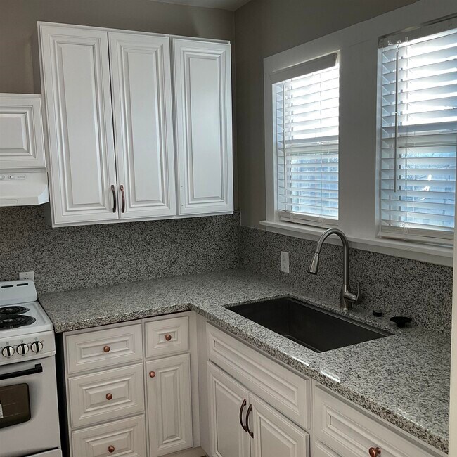 Photo - 618 W 7th St Unit 8