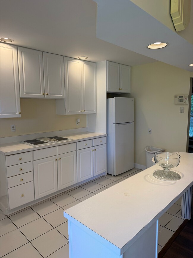 Photo - 1275 Madeleine Cir