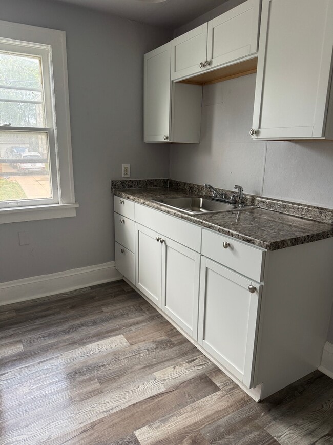 Building Photo - 3690 Sudbury Rd Unit DN