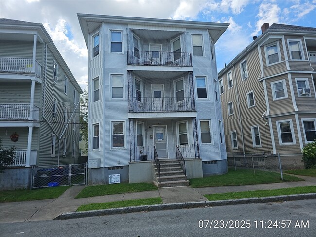 Building Photo - 46 Princeton St Unit 2R Rental