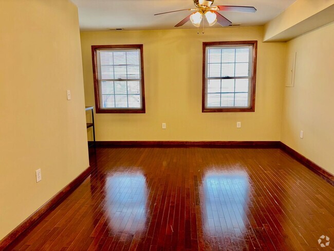 Building Photo - 1832 Kater St Unit 2F Rental
