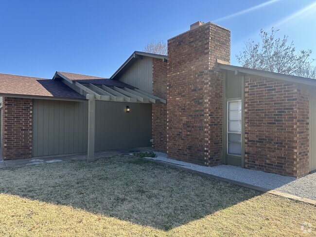 Building Photo - 1817 Gingham Ln Rental