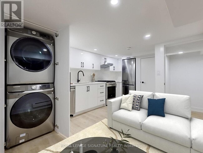 Photo - 250 Major St