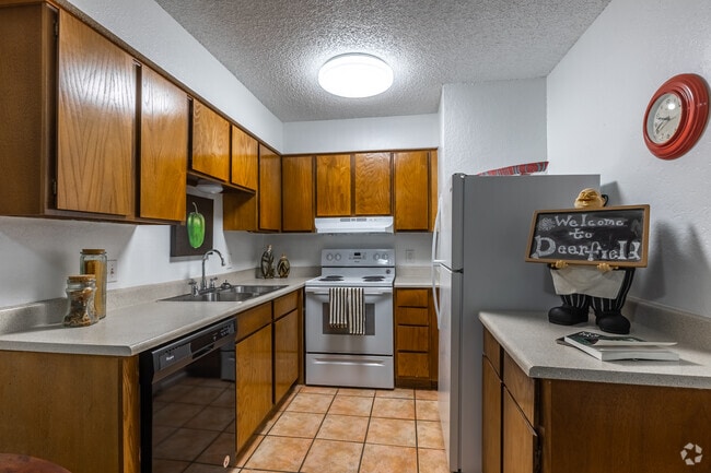 1BR, 1BA - 680SF - Kitchen