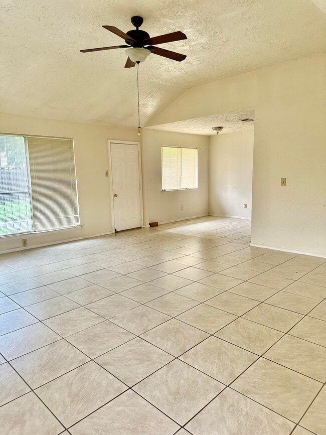 Photo - 2015 Lazy Ln