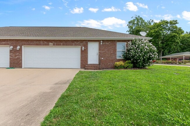 Building Photo - 2644/2646 Travelers Way Unit 2646