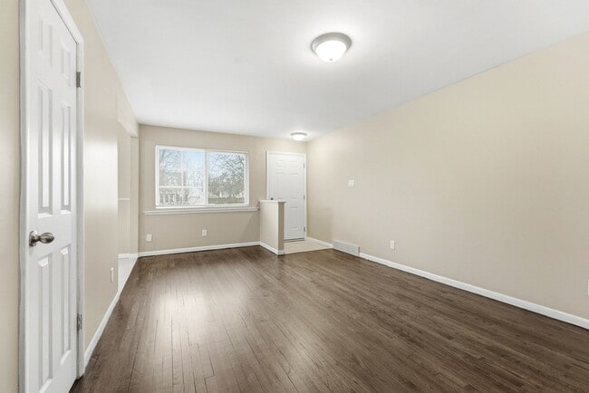 Photo - 19411 Rensellor St