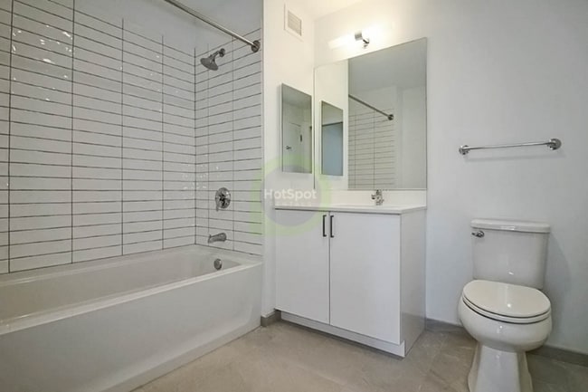 Photo - 333 S Halsted St